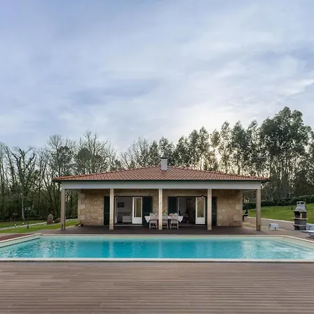 Madorra House I Heated Pool 게스트하우스 4*